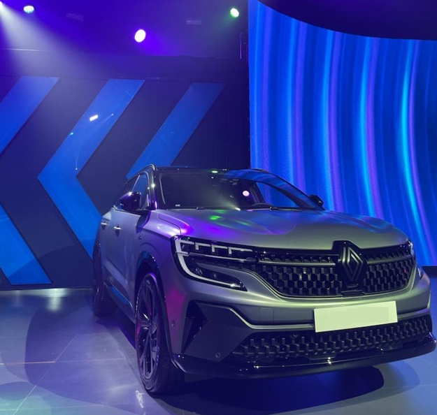 Renault by Alphazuri